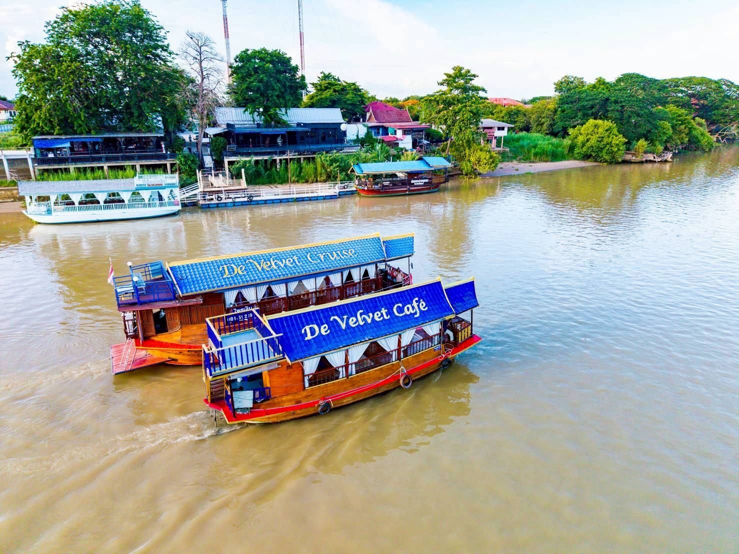 De Velvet Cafe boat on the river
